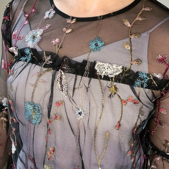 A New Day Sheer Mesh Spring Trending Floral Long Sleeve Embroidered Top Size M - Picture 3 of 10